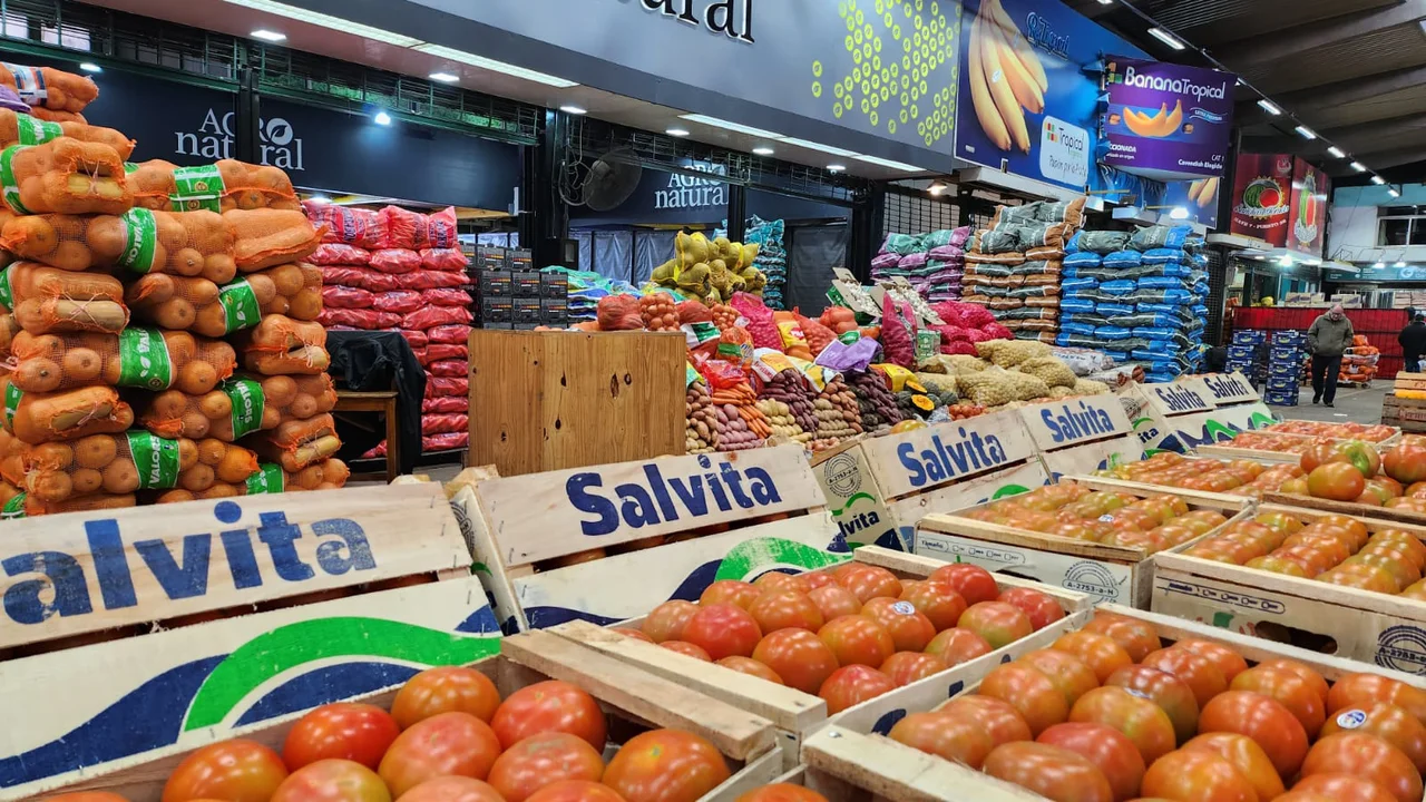 Brecha de precios en los agroalimentos: el consumidor paga 3,5 veces m&aacute;s de lo que recibe el productor